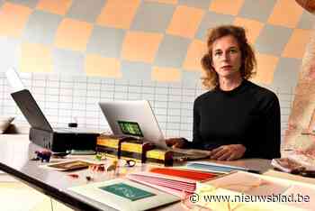 Schrijfster Sarah Vanhee zoekt in buurthuis Unik met u mee naar de juiste woorden: “Ik heb al een brief naar de koning moeten schrijven”