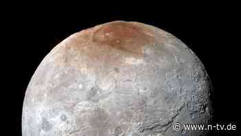 Mit Webb-Teleskop aufgespürt: Bleichmittel auf Plutomond Charon entdeckt