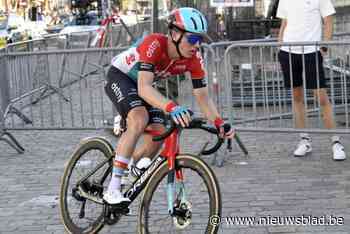 Mauro Cuylits boekt eerste beloftezege, terwijl voltallig peloton verkeerde afslag neemt: “Hier klopt iets niet, dacht ik meteen”