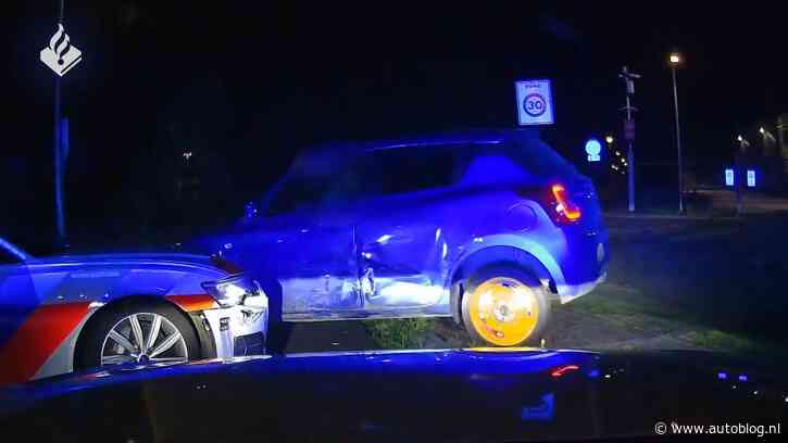 Zo trek je iemand uit een auto