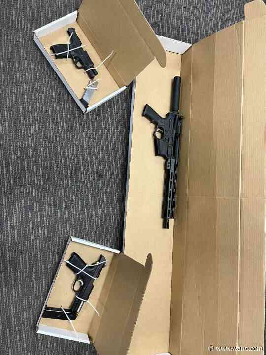 Fort Wayne man faces preliminary gun, drug charges after warrant