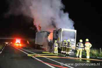 Vrachtwagentrailer van pakketbezorger vliegt in brand