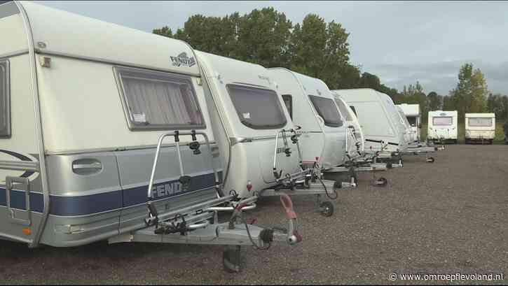 Almere - Oud-rozenkweker stalt caravans in kas, gemeente Almere steekt daar stokje voor