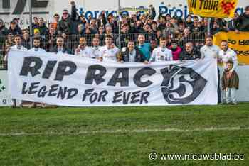 Voetbalsupporters mogen spandoek voor overleden fan niet meenemen naar match: “We wouden hem er nog één keer bij laten zijn”