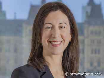 Feds won't rule out forcing public servants back to office for four days a week