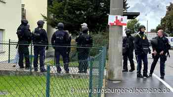 Nachbarinnen schon länger im Streit: Polizei sperrt Straße wegen Waffe