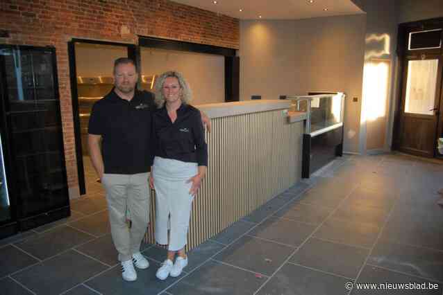 “Elke frituur lijkt hetzelfde, wij willen dat tikkeltje meer bieden”: Carolien (42) en Bjorn (45) bouwen café Vogelzang om tot Frietlounge