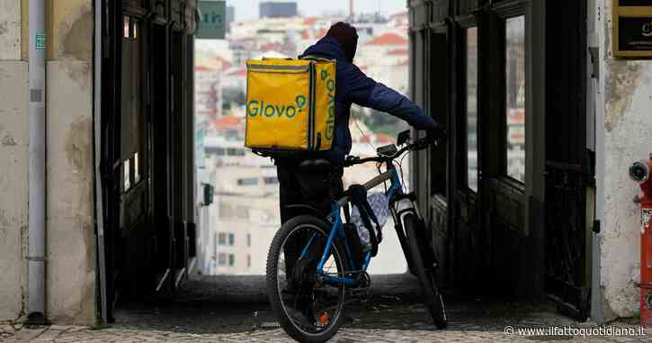Un rider muore durante l’ultima consegna del giorno. I colleghi per protesta scioperano per 48 ore e ottengono aumento paga e indennità