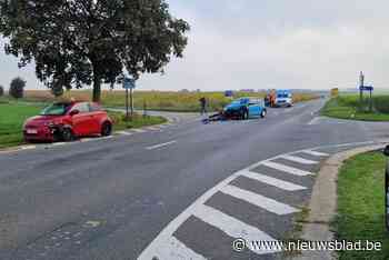 Twee auto’s botsen in Vechmaal