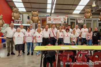 Eetfestijn voor kandidaat Prins Carnaval Beertje lokt 300 lekkerbekken