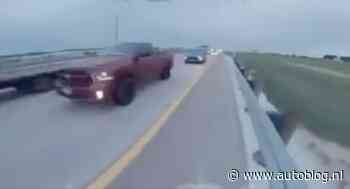Video: Je raadt nooit wat deze motorrijder is verloren op de snelweg