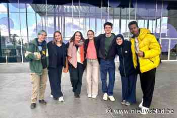 Duizend Antwerpse middelbare scholieren leggen kopstukken vuur aan de schenen: “Alsof iemand van onze leeftijd ooit nog een appartementje kan betalen”