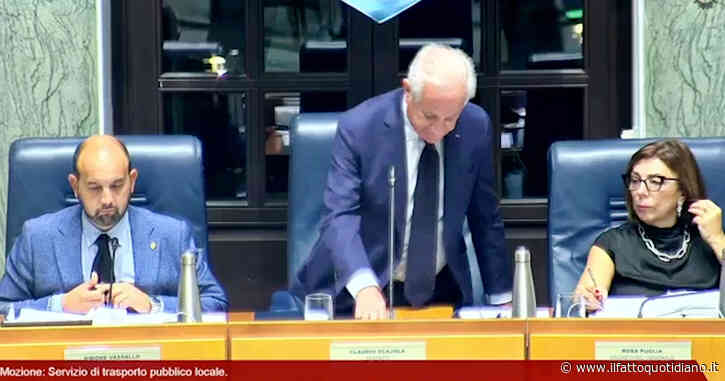 “Basta, me ne vado”: Scajola non vuole discutere la mozione, lascia l’Aula e fa saltare il Consiglio comunale di Imperia