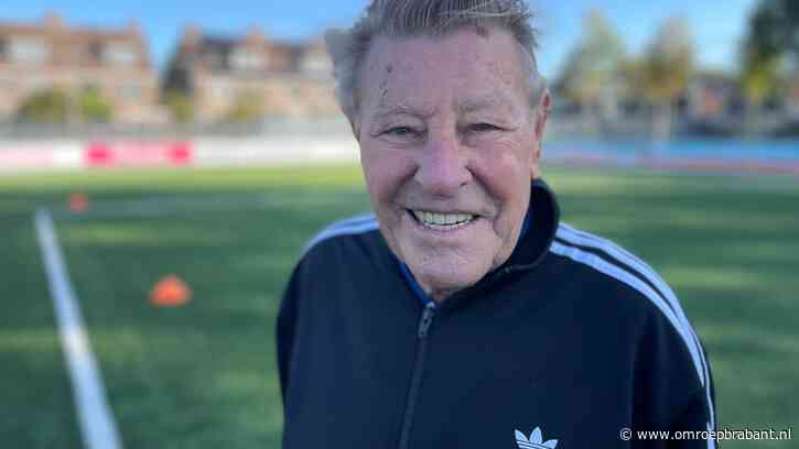 Ton begon op zijn 85e met voetballen: 'Laatkomer'