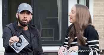 Eminem (51) wordt opa: mond van rapper valt open als dochter hem verrast
