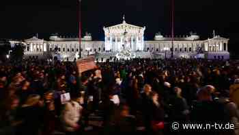 Demo in Wien: Tausende gehen gegen FPÖ in Regierung auf die Straße