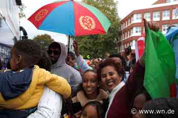 Eritreische Fans feiern ihren Superstar Biniam Girmay