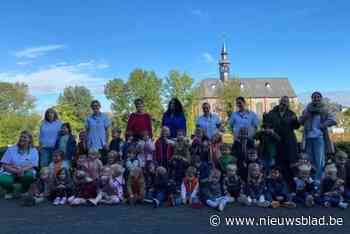 Kleuters van ‘t Kapoentje zorgen voor hartverwarmend bezoek aan woonzorgcentrum