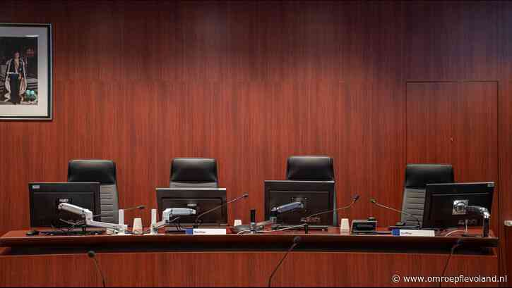 Almere - 'Ik ga je deur opblazen met een bomgordel', 100 uur taakstraf voor man die exen bedreigde