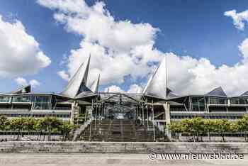 Twintiger ontkent brand te hebben gesticht aan garageboxen in Hoboken: “Ik wilde het vuur blussen met een tweeliterfles water”