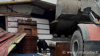 Demolite altre baracche nel campo rom abusivo