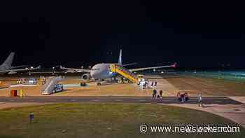 Eerste repatri&euml;ringsvlucht geland in Eindhoven, Artsen zonder Grenzen 'heel druk' in Libanon