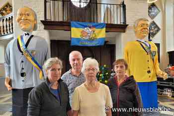 Hoog bezoek in pittoresk kerkje van Ossel: “Reuzen Emile en Lisette doen ons wegdromen naar de tijd van toen”