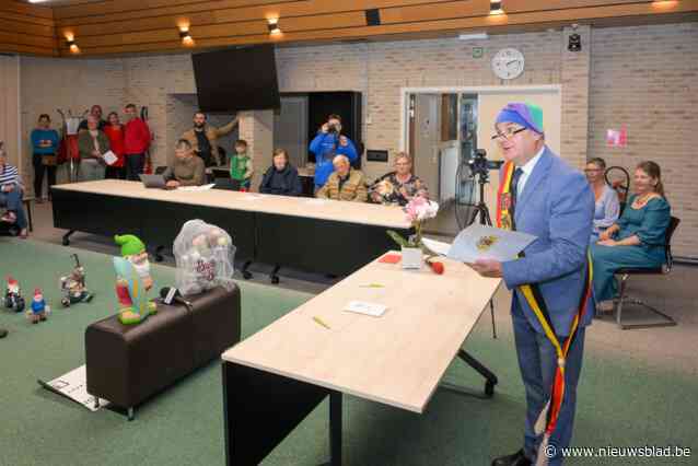 Tuinkabouters Jean-Jacques Du Forttrois en Frau Gretli Von Grindelwald beloven elkaar eeuwige trouw: “Ze leerden elkaar kennen op vakantie in de Zwitserse Alpen”