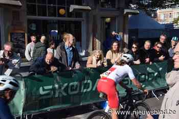Wielerliefhebbers zien Lotte Kopecky nipt naast gouden medaille grijpen op WK gravel in Leuven