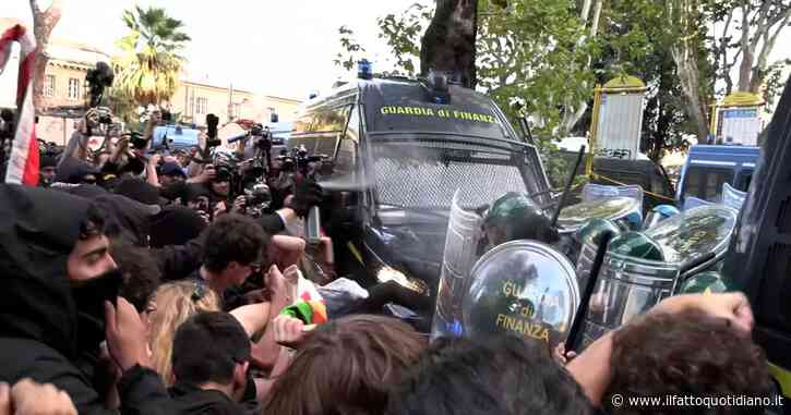Violenti scontri al corteo pro Palestina a Roma: manganellate, lanci di bottiglia e bombe carta – Video