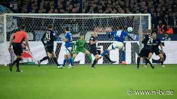 Künftiger Coach im Stadion: Schalker Befreiungsschlag gegen Hertha bleibt aus