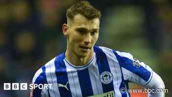 Fleetwood sign former Celtic midfielder Liam Shaw