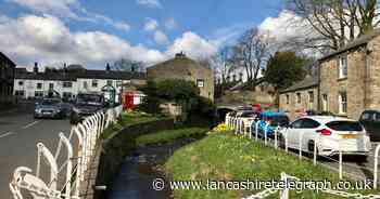 Idyllic hidden-away village with three country pubs to visit this autumn