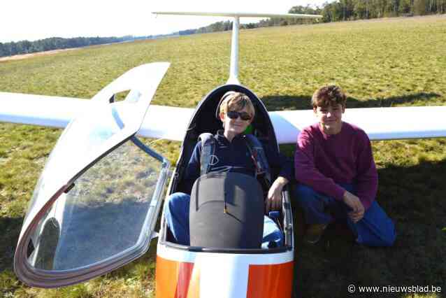 Voor brommer is hij te jong, maar Daan vliegt solo op 850 meter hoogte: “Jammer dat ik als 14-jarige nog geen vakantiejob mag doen om zweefuren te betalen”