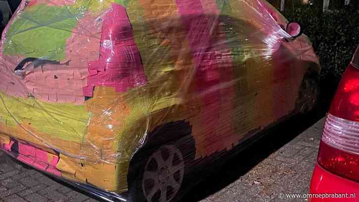 Hieperdepiep: auto van jarige Francie beplakt met duizenden post-its