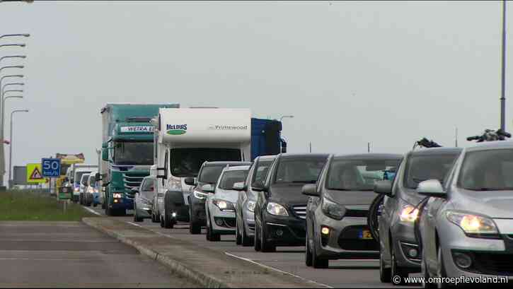 Lelystad - Dijk tussen Lelystad en Enkhuizen weer open na storing