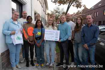 Sneukelwandelroute levert ruim 6.000 euro op voor oncologische kindereenheid Koester