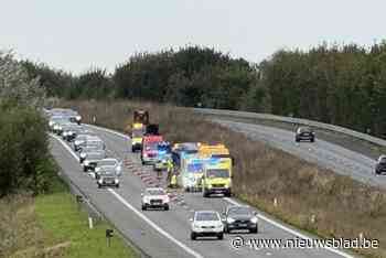 Zware verkeershinder op E40 door twee verkeersongevallen, in totaal acht wagens betrokken: “Vooral materiële schade”