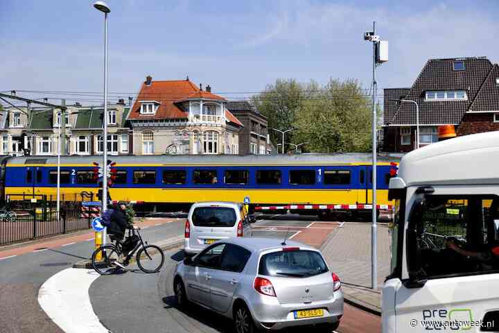 Flitspalen bij spoorwegovergangen leveren duizenden boetes op