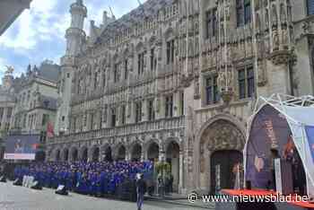 VUB-klas van 2024 studeert af op Grote Markt