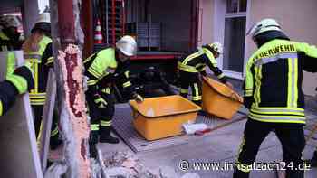 Rätselhafte Irrfahrt mit Hausschaden: Warum fuhr Bus in falscher Richtung in die Einbahnstraße?