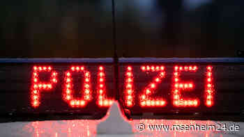 Autofahrer (29) lässt schwerverletzte Beifahrerin (24) nach Unfall in Bayern zurück