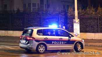 Wilde Szenen in Kufstein: Frau verursacht Unfall, sperrt Insassen ein und schlägt Ersthelfer