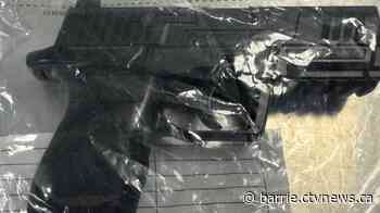 Allegedly armed man accused of threatening pedestrians in Barrie catwalk