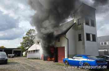 FW-MK: PKW Brand im Gebäude