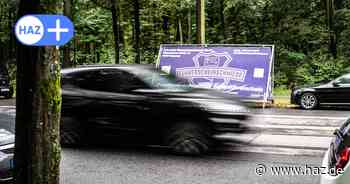 Hannover: Werbeanhäger blockieren Parkplätze wochenlang und sorgen für Ärger