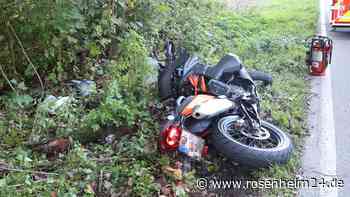 Motorrad prallt gegen Traktor: Waldkraiburger (67) wird schwer verletzt