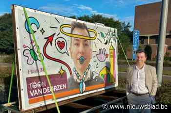 Vandalisme of kunst? Toon Vandeurzen met tutter op verkiezingsaffiches