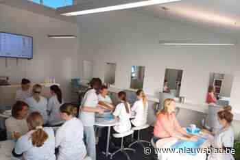 Leerkrachten basisschool De Stappe genieten van wellness voor Dag van de Leerkracht