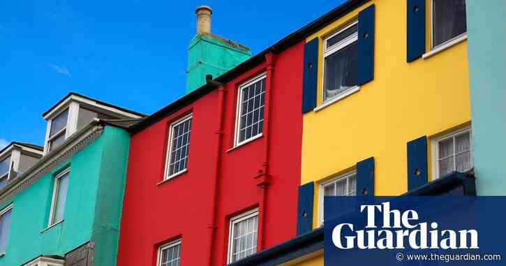 UK house prices rise for third month in a row to near record high